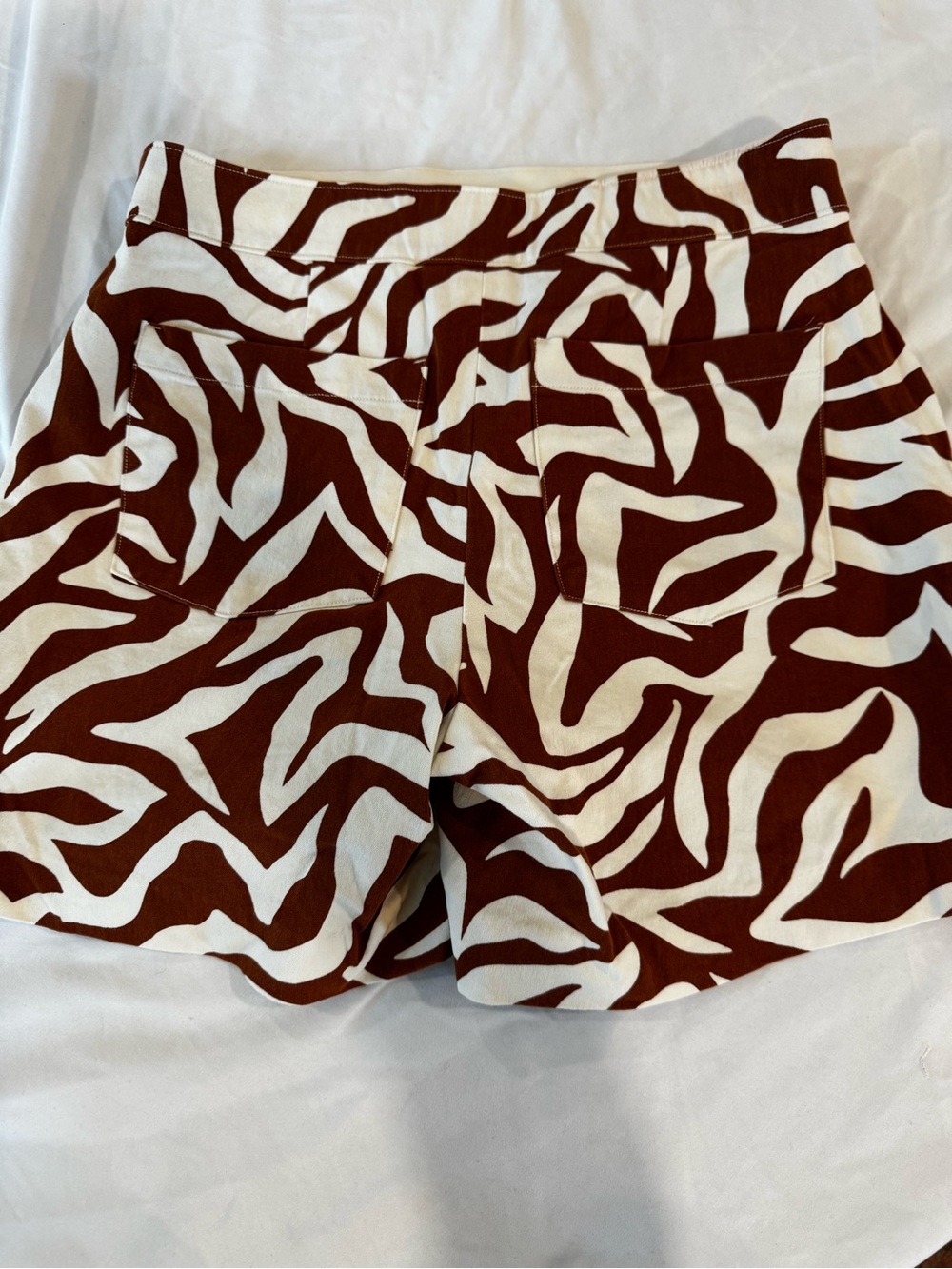 Spanx On-The-Go 6" Printed Shorts Clay Zebra Brown Cream Tummy Control Sz Small